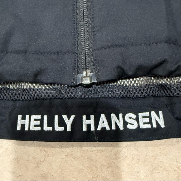 Helly Hansen Black Insulated Vest for Outdoor Adventures - Picture 4 of 13